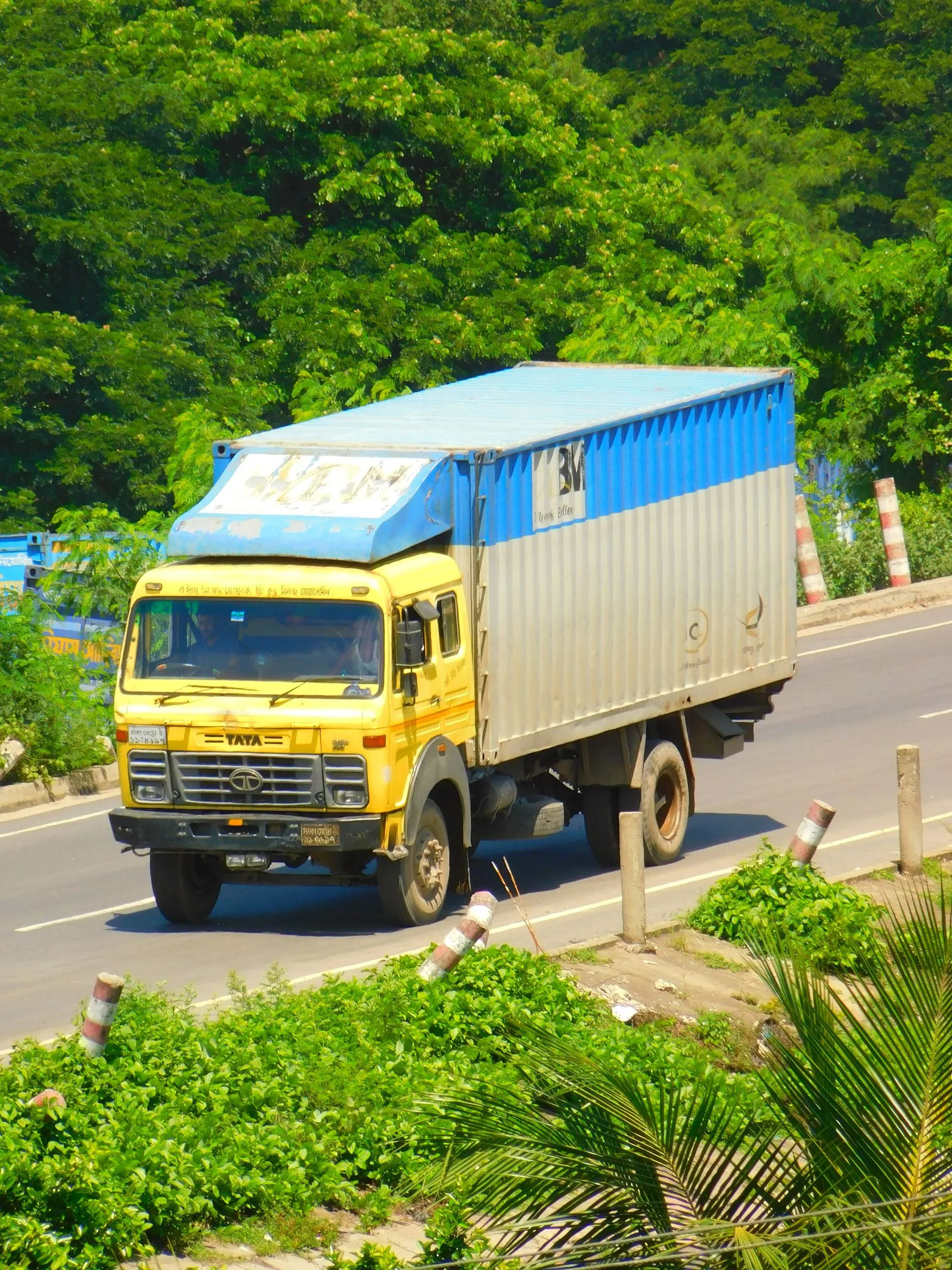 A loaded goods truck on an Indian highway, of the kind booked through HeyGo to move cargo between cities
